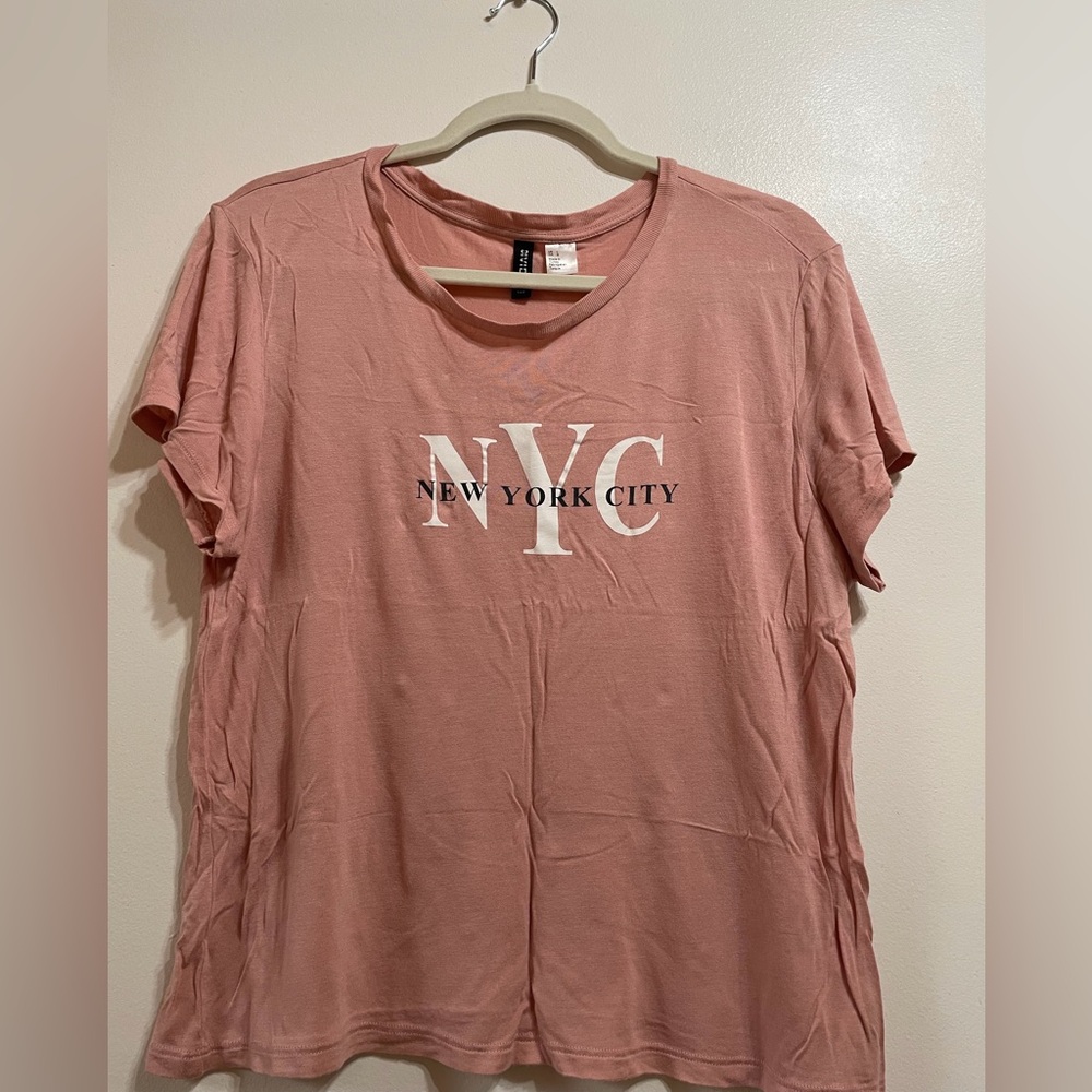 H&M Dusty Rose NYC Graphic Short Sleeve Tee